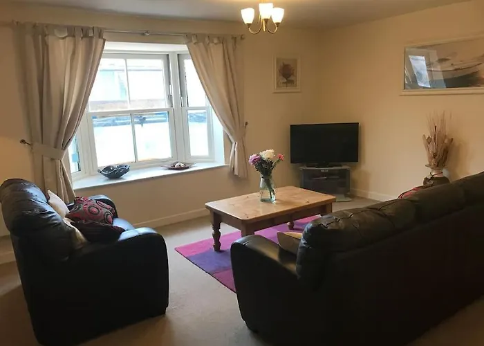 Great Offer 2 Bed Tenby Flat Free Parking