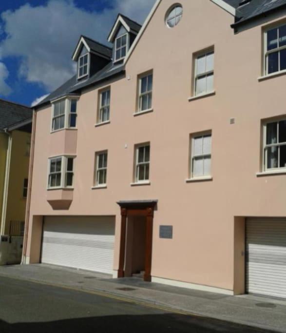 Great Offer 2 Bed Flat Free Parking Tenby