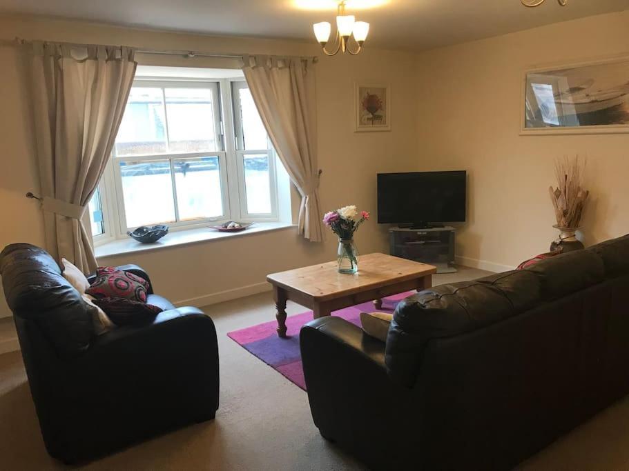 Great Offer 2 Bed Flat Free Parking Apartment Tenby